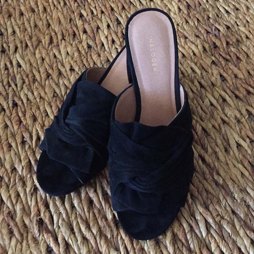 Halogen slides. Knotted black suede. Size 8 1/2